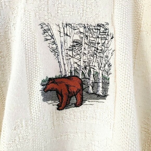 R&R Men's Embroidered Bear Scene Pullover Sweater Size Medium Cream - Picture 2 of 4